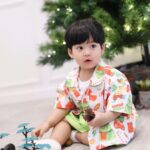 Puttichai Kasetsin Instagram – หมั่นเขี้ยวเจ้าลูกคร้าบบบบ หน้าไม่ซ้ำซักรูป ส่วนรูปสุดท้ายที่มาของคำว่า หล่อลื่น ครับผม พีร์เจเป็นเด็กสายฮา @pjpjpitt 😂🎄🤣✨😆❤️

ชุดน่ารักจาก @saifahbhayu ครับ ☺️🙏🏼🫰🏼