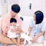 Puttichai Kasetsin Instagram – Always Happy ครับ 😆🩵✨

ทุกวันก่อนทำกิจกรรม ขาดไม่ได้เลยที่แม่ต้องบำรุงผิวให้น้องพีร์เจ  เตรียมผิวให้ชุ่มชื้น พร้อมกลิ่นหอม
น่ารักอารมณ์ดี พร้อมไปลุยทุกกิจกรรม ด้วย ดีนี่ ออร์แกนิค ออลเวย์ส แฮปปี้ เบบี้โลชั่น ที่มาพร้อม
Emoti Tech เทคโนโลยีกลิ่นหอมที่ช่วยให้เบบี้อารมณ์ดี : ตัวช่วยที่แม่วางใจ บำรุงผิวต้าวพีร์เจให้เนียน
นุ่ม หอมน่ารักอารมณ์ดีทั้งวัน 😄🫰🏼
#DneeThailand #DneeSmileBooster #บูสต์รอยยิ้มได้ทั้งบ้าน