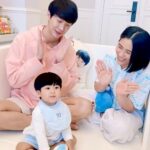 Puttichai Kasetsin Instagram – Always Happy ครับ 😆🩵✨

ทุกวันก่อนทำกิจกรรม ขาดไม่ได้เลยที่แม่ต้องบำรุงผิวให้น้องพีร์เจ  เตรียมผิวให้ชุ่มชื้น พร้อมกลิ่นหอม
น่ารักอารมณ์ดี พร้อมไปลุยทุกกิจกรรม ด้วย ดีนี่ ออร์แกนิค ออลเวย์ส แฮปปี้ เบบี้โลชั่น ที่มาพร้อม
Emoti Tech เทคโนโลยีกลิ่นหอมที่ช่วยให้เบบี้อารมณ์ดี : ตัวช่วยที่แม่วางใจ บำรุงผิวต้าวพีร์เจให้เนียน
นุ่ม หอมน่ารักอารมณ์ดีทั้งวัน 😄🫰🏼
#DneeThailand #DneeSmileBooster #บูสต์รอยยิ้มได้ทั้งบ้าน