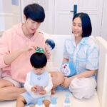 Puttichai Kasetsin Instagram – Always Happy ครับ 😆🩵✨

ทุกวันก่อนทำกิจกรรม ขาดไม่ได้เลยที่แม่ต้องบำรุงผิวให้น้องพีร์เจ  เตรียมผิวให้ชุ่มชื้น พร้อมกลิ่นหอม
น่ารักอารมณ์ดี พร้อมไปลุยทุกกิจกรรม ด้วย ดีนี่ ออร์แกนิค ออลเวย์ส แฮปปี้ เบบี้โลชั่น ที่มาพร้อม
Emoti Tech เทคโนโลยีกลิ่นหอมที่ช่วยให้เบบี้อารมณ์ดี : ตัวช่วยที่แม่วางใจ บำรุงผิวต้าวพีร์เจให้เนียน
นุ่ม หอมน่ารักอารมณ์ดีทั้งวัน 😄🫰🏼
#DneeThailand #DneeSmileBooster #บูสต์รอยยิ้มได้ทั้งบ้าน