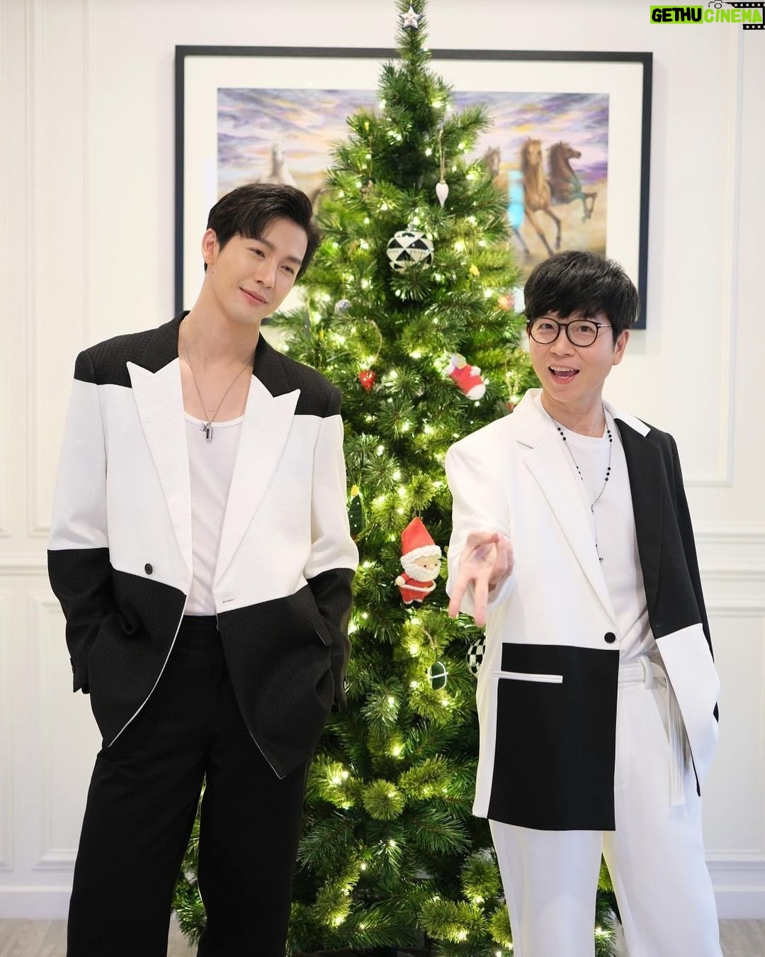 Puttichai Kasetsin Instagram - เป้พุฒกลับมาล้าวววววว พร้อมรับพิธีกรคู่ฮะพี่ๆ ☺️ ก่อนออกไปรันเวทีขอจัดสัก 1 อัลบั้มในสไตล์แบบ y2k 😋 @djpae