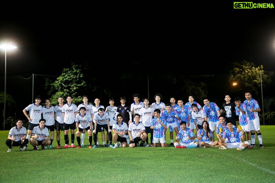 Puttichai Kasetsin Instagram - พ่อๆ คืนสนามมมมแล้ววววว 😍 หลังจากผ่าข้อเท้ามาเมื่อต้นปี ตอนนี้พอกลับมาวิ่งมาเตะบอล(เพื่อสุขภาพ)ได้แล้ว ดีใจเป็นที่สุด 😭