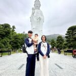 Puttichai Kasetsin Instagram – ทริปฮ่องกงไหว้พระขอพรคร้าบ ☺️🙏🏼🤍 

📌 เป็นทริปฮ่องกงที่อากาศหนาวมากๆ งึกๆ feel like 2 องศาไปเลยสิคร้าบ 🥶😅

ขอบคุณพี่เต้ยไกด์ประจำทริป และ ขอบคุณเพื่อนรักทั้งหลายที่ต้องเข้าใจแม่ๆและเด็กเล้กกกก 🤣