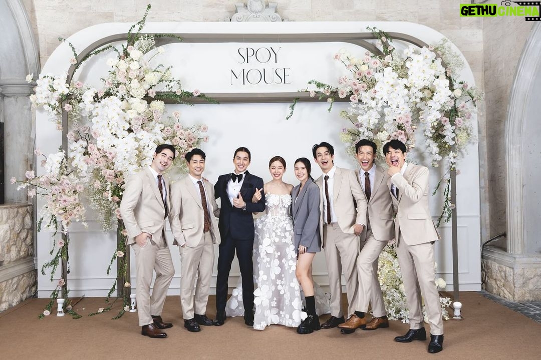 Puttichai Kasetsin Instagram - ยินดีด้วยกับทั้งคู่ด้วยนะคร้าบบบ รักๆ 🥰❤️🤟🏼 @mousenatcha @spoyphitchayada . . @suitcube LA CHAPELLE Bangkok