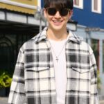 Puttichai Kasetsin Instagram - ซัมเมอร์ปีนี้แดดแรงมาก ใครมีแพลนไปเที่ยวไหน อย่าลืมพกแว่นกันแดด Cos Club ไว้ใส่ออกจากบ้านกันด้วยนะครับ 😎 พบกับแว่นตาและแว่นกันแดด Cos Club ได้ที่ร้านแว่นท็อปเจริญทุกสาขาทั่วประเทศ พร้อมโปรโมชั่นพิเศษ แว่นตาและแว่นกันแดดลดสูงสุดถึง 77% ถึงวันที่ 31 มีนาคม 2567 นี้เท่านั้น ใครที่กำลังมองหาแว่นใหม่ห้ามพลาดเด็ดขาดเลยครับ @cosclubeyewear @topcharoen_official #CosClub #CosClubEyewear #TopCharoen #แว่นท็อปเจริญ #แว่นกันแดด #แว่นตา