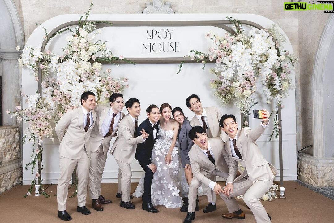 Puttichai Kasetsin Instagram - ยินดีด้วยกับทั้งคู่ด้วยนะคร้าบบบ รักๆ 🥰❤️🤟🏼 @mousenatcha @spoyphitchayada . . @suitcube LA CHAPELLE Bangkok