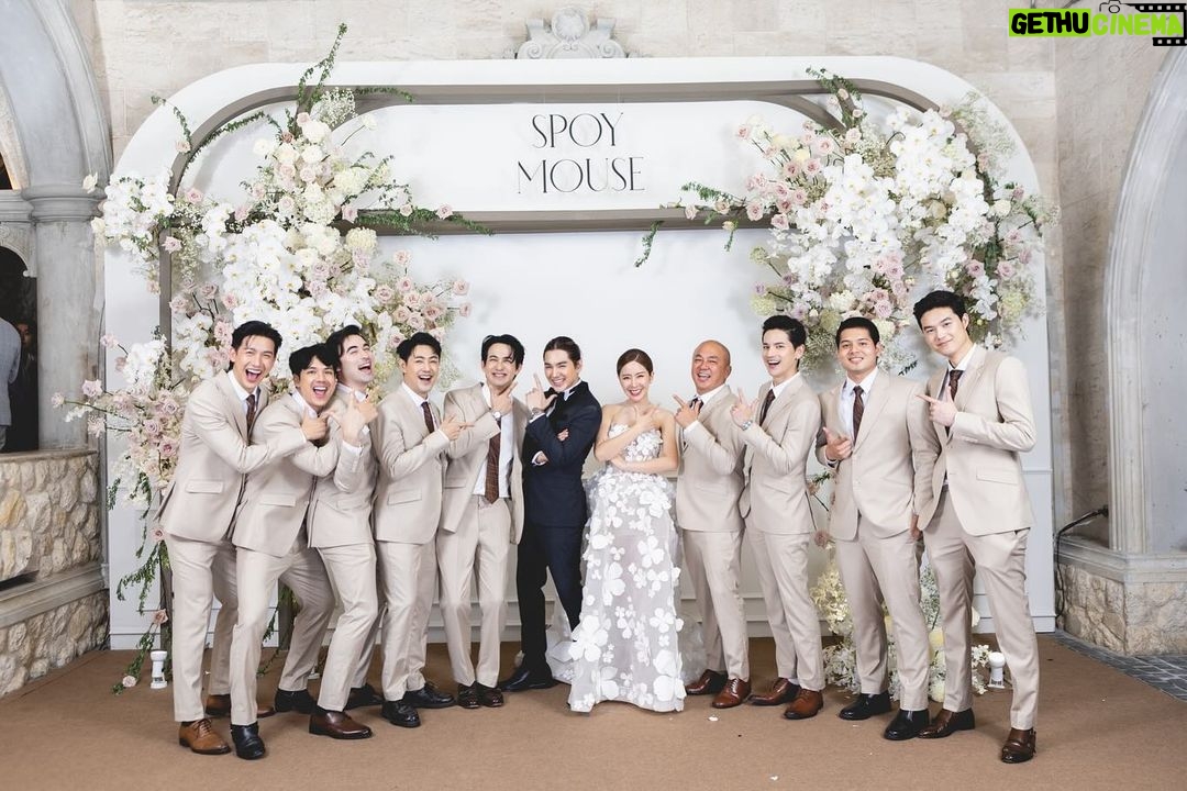 Puttichai Kasetsin Instagram - ยินดีด้วยกับทั้งคู่ด้วยนะคร้าบบบ รักๆ 🥰❤️🤟🏼 @mousenatcha @spoyphitchayada . . @suitcube LA CHAPELLE Bangkok