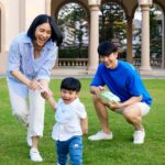 Puttichai Kasetsin Instagram - วันนี้ฝุ่นจางเราก็พาน้องพีร์เจมาเดินเล่นออกกำลังกายกันหน่อยคร้าบ 😁 และถึงแม้ว่าน้องจะเล่นจะจับของนอกบ้านขนาดไหน เราก็หมดกังวลเรื่องความสะอาด เพราะเราใช้ดีนี่ เบบี้ไวพ์ สูตรออร์แกนิค ซึ่งมีสารสกัดจากธรรมชาติถึง 7 ชนิด ใช้ทำความสะอาดผิวและของเล่นของน้องพีร์เจได้อย่างอ่อนโยนและยังช่วยยับยั้งไวรัสอีก ด้วย เป็นตัวช่วยสำคัญของเราเมื่อทำกิจกรรมนอกบ้านกับน้องพีร์เจล่ะครับ 😉 @pjpjpitt #DneeThailand #DneeOrganic #DneeBabyWipes #ดีนี่ทิชชู่เปียก