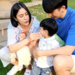 Puttichai Kasetsin Instagram – วันนี้ฝุ่นจางเราก็พาน้องพีร์เจมาเดินเล่นออกกำลังกายกันหน่อยคร้าบ 😁 และถึงแม้ว่าน้องจะเล่นจะจับของนอกบ้านขนาดไหน เราก็หมดกังวลเรื่องความสะอาด เพราะเราใช้ดีนี่ เบบี้ไวพ์
สูตรออร์แกนิค ซึ่งมีสารสกัดจากธรรมชาติถึง 7 ชนิด ใช้ทำความสะอาดผิวและของเล่นของน้องพีร์เจได้อย่างอ่อนโยนและยังช่วยยับยั้งไวรัสอีก
ด้วย เป็นตัวช่วยสำคัญของเราเมื่อทำกิจกรรมนอกบ้านกับน้องพีร์เจล่ะครับ 😉 @pjpjpitt 

#DneeThailand #DneeOrganic #DneeBabyWipes 
#ดีนี่ทิชชู่เปียก