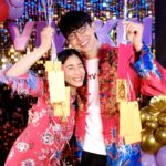Puttichai Kasetsin Instagram – ทานข้าวปีใหม่ตรุษจีนกับทีมวิฟสกินที่รัก ขอบคุณที่ร่วมสร้างครอบครัวเราไปด้วยกันน้าาา เฮงๆรวยๆสุขภาพแข็งแรงทุกๆคนค่ะ ลุ้นอังเปาสนุกมากกกกก ขอบคุณอังเปา top up ซองพิเศษจากป่ะป๊า หม่าม้า น้องสาวที่น่ารักด้วยนะคะ @nieabtrinn ☺️🙏🏼🧧❤️🎊🪭🐉

❤️💜 @vivskin 
🎉🎈 @balloonpop_pop 
🍽️🍾 @watersidekaraoke Waterside Karaoke Restaurant