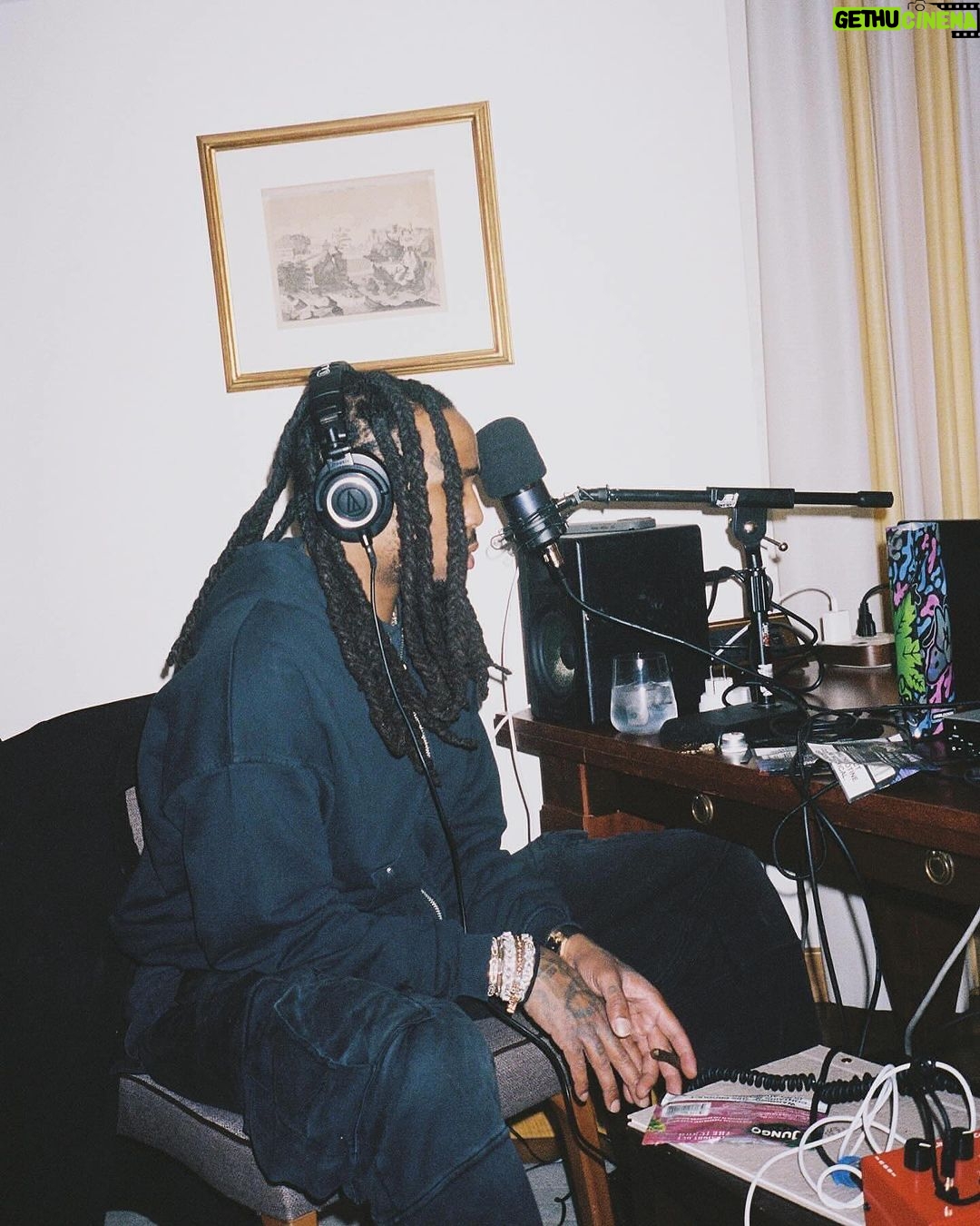 Quavo Instagram - Want me to show u how to make it to the top nigga should’ve met me at the bottom ⚠️