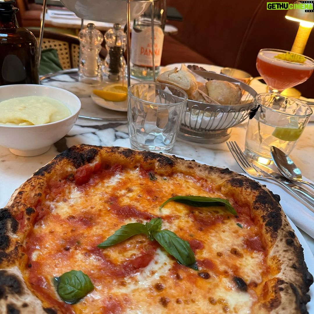 Quavo Instagram - Lunch wit Qua Z or take the cheese ?