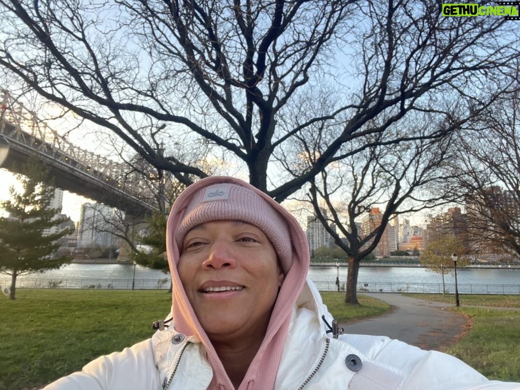Queen Latifah Instagram - Have a great day even if it’s as cold as a witches titties🤣🤣🤣