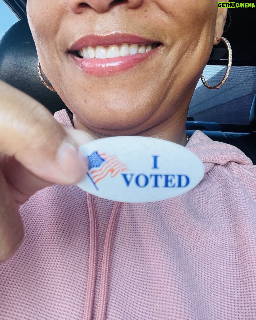 Queen Latifah Instagram - LETS GO!!!!VOTE AMERICA🇺🇸