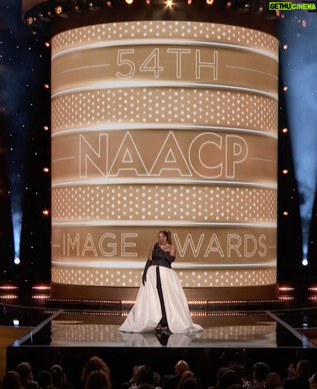 Queen Latifah Instagram - What a night to celebrate! Thank you @naacpimageawards and to the whole team who created this magical event 🫶🏽 Musical Director: @adamblackstone Creative Director: #eboninichols Hair: @hairbyiasia Makeup: @iamsamfine Stylist: @jasonrembert Wardrobe: @iamhdiddy