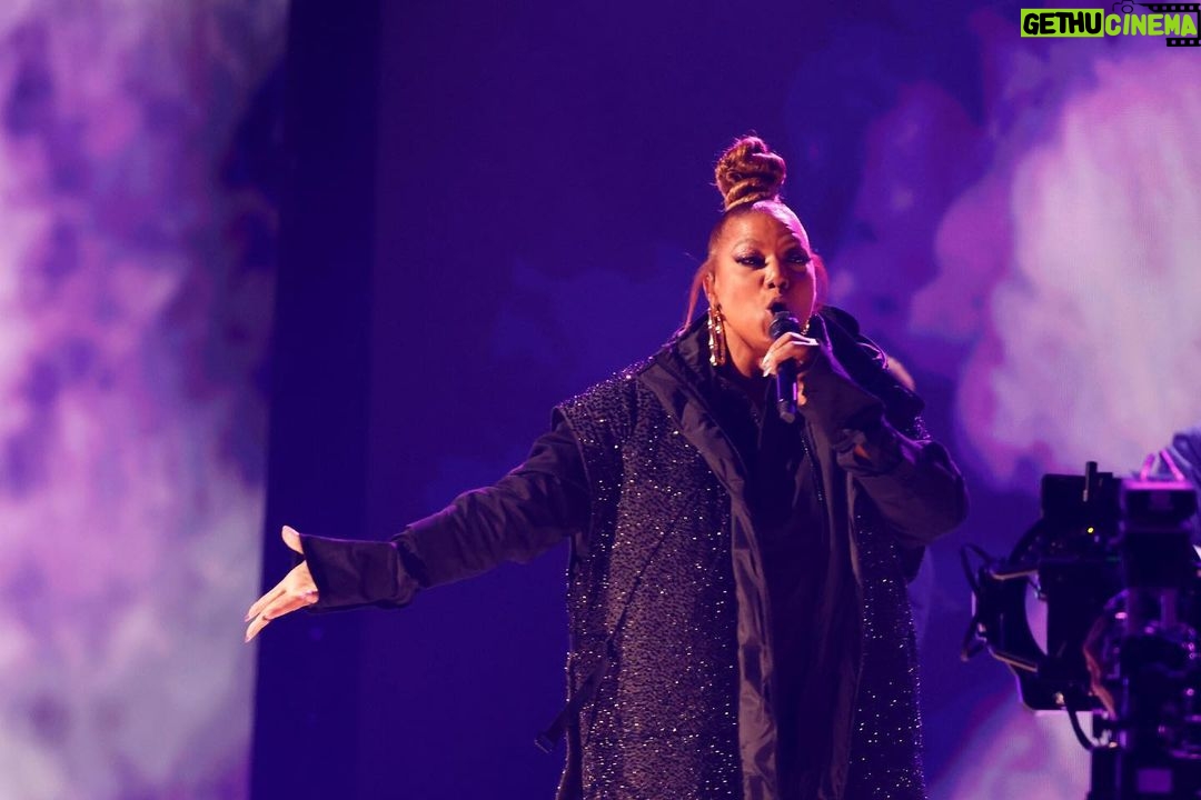 Queen Latifah Instagram - CELEBRATING 50 years of Hip-Hop at the #GRAMMYs last night 🙌🏽🙌🏽🎤🔥🔥🔥