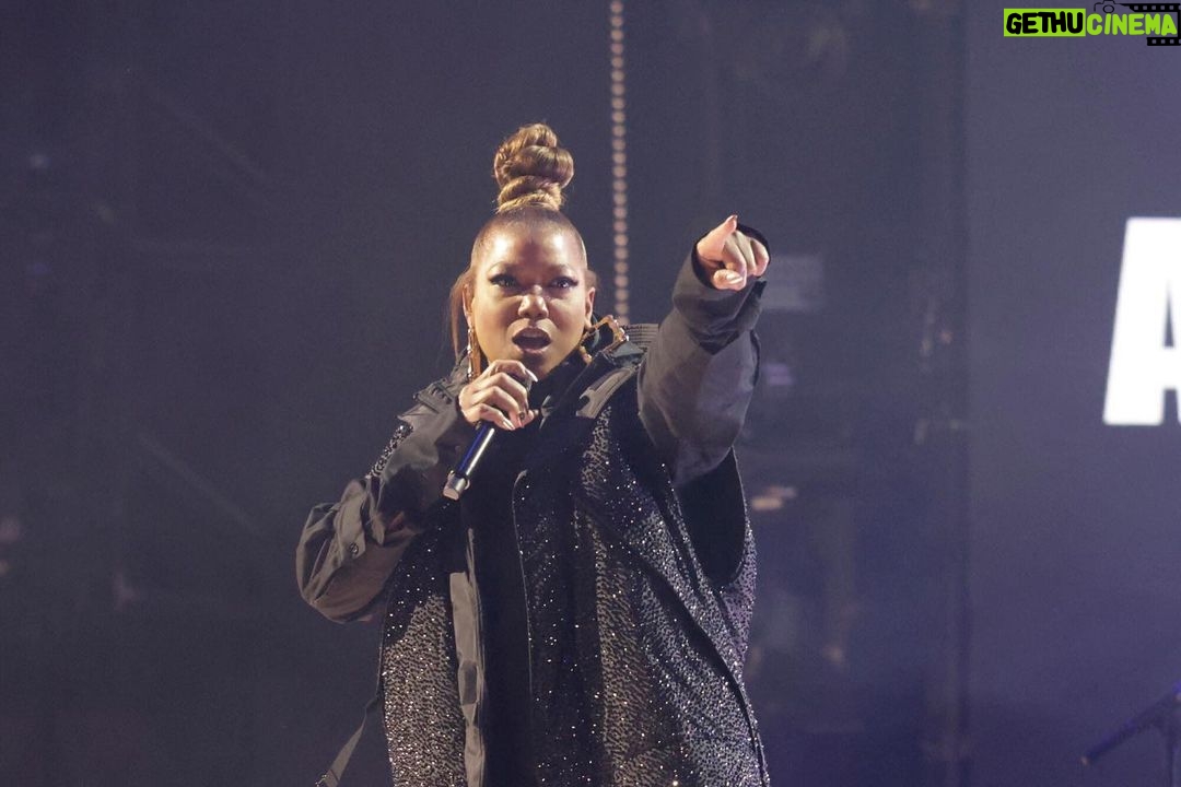 Queen Latifah Instagram - CELEBRATING 50 years of Hip-Hop at the #GRAMMYs last night 🙌🏽🙌🏽🎤🔥🔥🔥