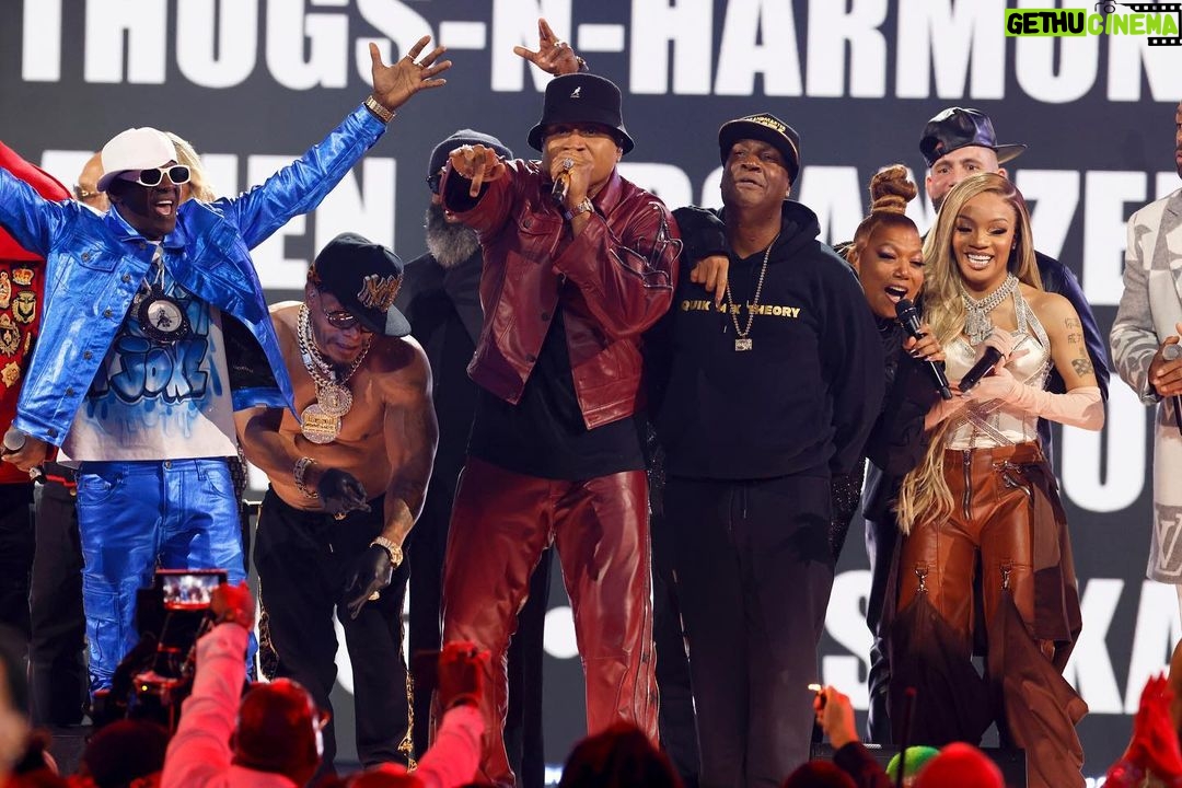 Queen Latifah Instagram - CELEBRATING 50 years of Hip-Hop at the #GRAMMYs last night 🙌🏽🙌🏽🎤🔥🔥🔥
