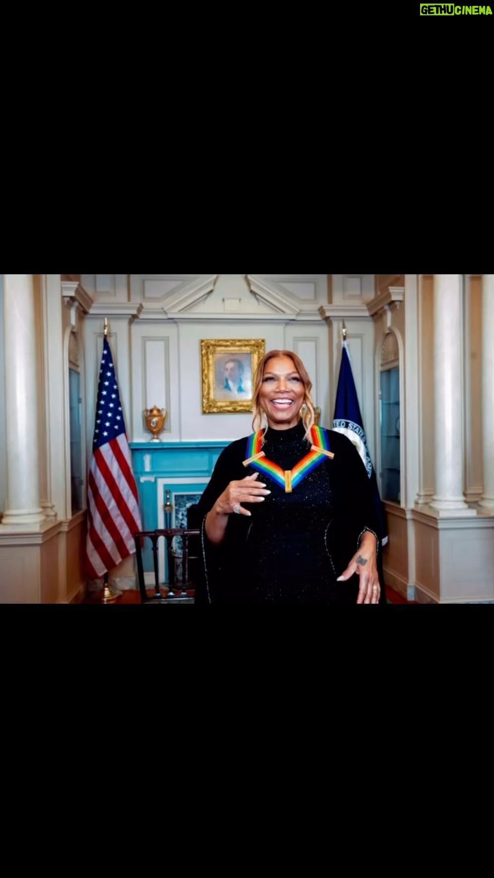 Queen Latifah Instagram - Loved sharing this amazing experience with my family, friends, and fellow honorees, thank you @kennedycenter 💕🎉🙏🏽 @jasonrembert @hairbyiasia @iamharrisoncrite @brittywhitfield @tonywardcouture @pamellaroland #KevinWolf/AP #NathanHoward/Reuters #MaryKouw/CBS The 46th Annual Kennedy Center Honors @cbstv