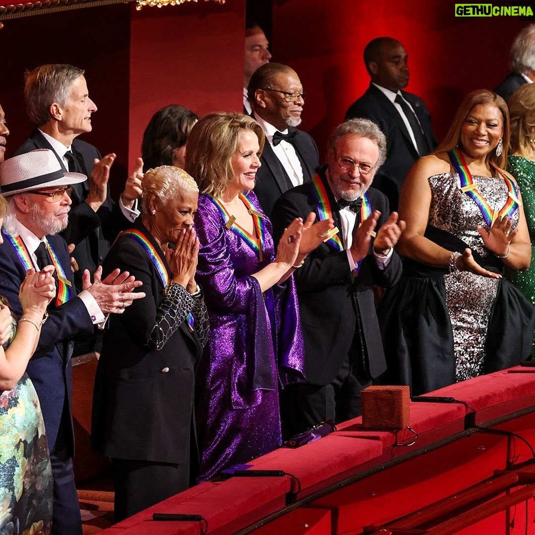 Queen Latifah Instagram - Last night's celebration of the 46th Kennedy Center Honorees is one for the history books! 🌈✨ Pictured from left to right: @officialbarrygibb 🎸 @therealdionnew 🎶 @reneeflemingmusic 🌟 #BillyCrystal 😅 @queenlatifah 🎤 Tune in Dec. 27 at 9 p.m. EST on @cbstv & @paramountplus as a star-studded #KCHonors. 📸 Mary Kouw/ CBS #KennedyCenterHonors
