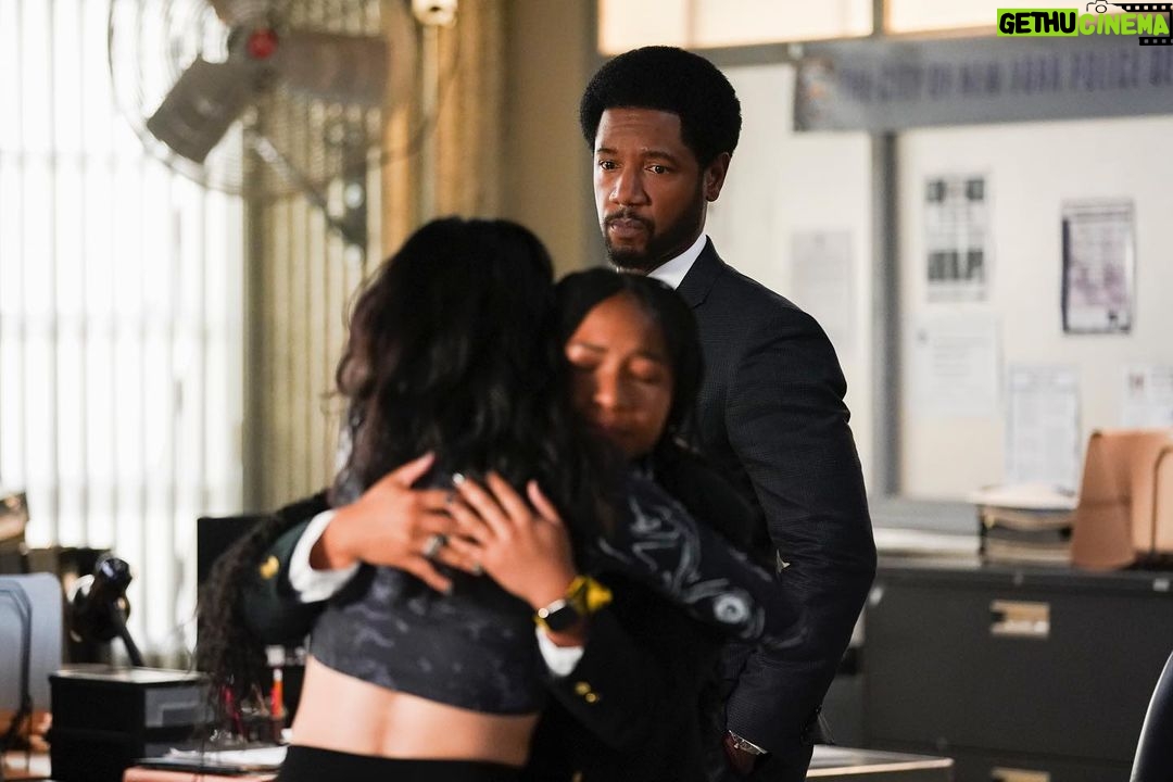 Queen Latifah Instagram - Weβre back tomorrow night! #TheEqualizer π₯π₯π₯π₯π₯