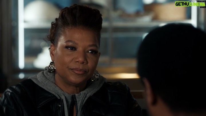 Queen Latifah Instagram - Happy Friday! I know you've been patiently waiting for new episodes of #TheEqualizer so here is a little sneak peek of this Sunday's brand new episode ❤️