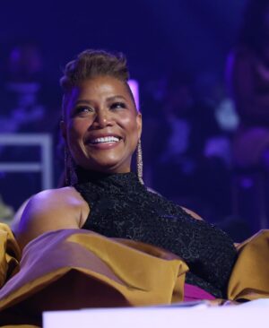 Queen Latifah Instagram - About last night 🙏🏽🖤✌🏽 #BETAwards
.
💇🏽‍♀️: #IasiaMerriweather
👗: @jasonrembert 
💄: @ernestocasillas
