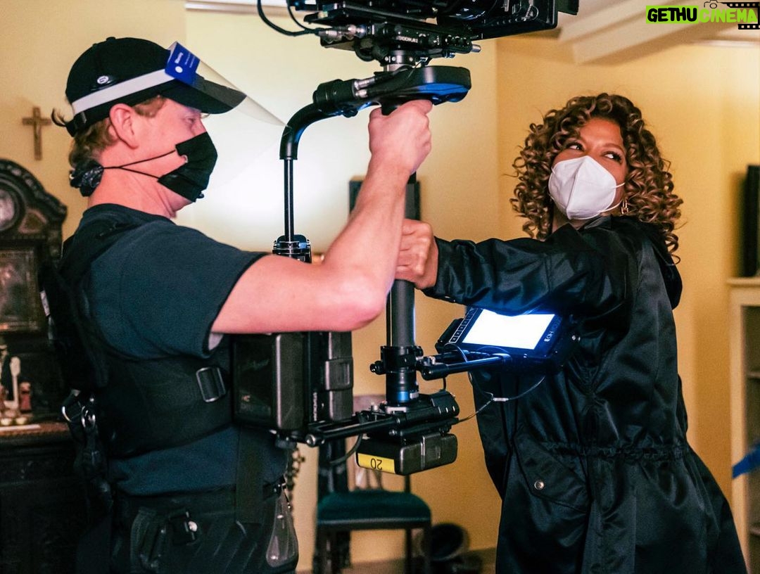 Queen Latifah Instagram - Just lending a hand 💪🏽 #BTS #TheEqualizer is back March 28