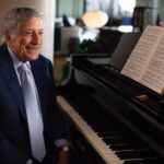 Queen Latifah Instagram – My friend the legendary @itstonybennett bravely shared that he is living with Alzheimer’s so people and their families impacted by this disease feel less alone. Visit @alzassociation for resources or to help fight to #ENDALZ ❤️ 

Repost from @itstonybennett
•
Life is a gift – even with Alzheimer’s. Thank you to Susan and my family for their support, and @AARP The Magazine for telling my story.
Read more at the link in bio.

📸: @kelseybennett333