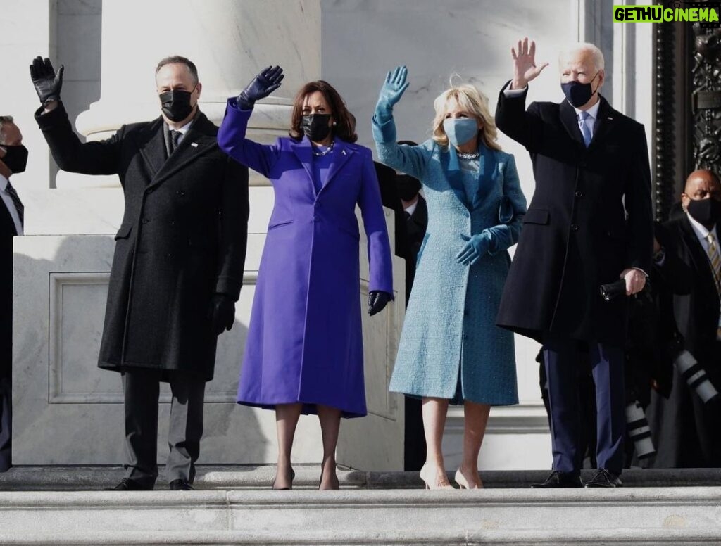 Queen Latifah Instagram - 🇺🇸 Hello Mr. President Joe Biden and Madame Vice President Kamala Harris 🎉🎉🎉 what a powerful, historic day for America ❤️