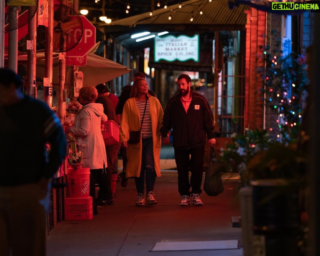 Queen Latifah Instagram - Can you guess the city @adamsandler and I are filming this scene? #Hustle @netflixfilm 💗🏀