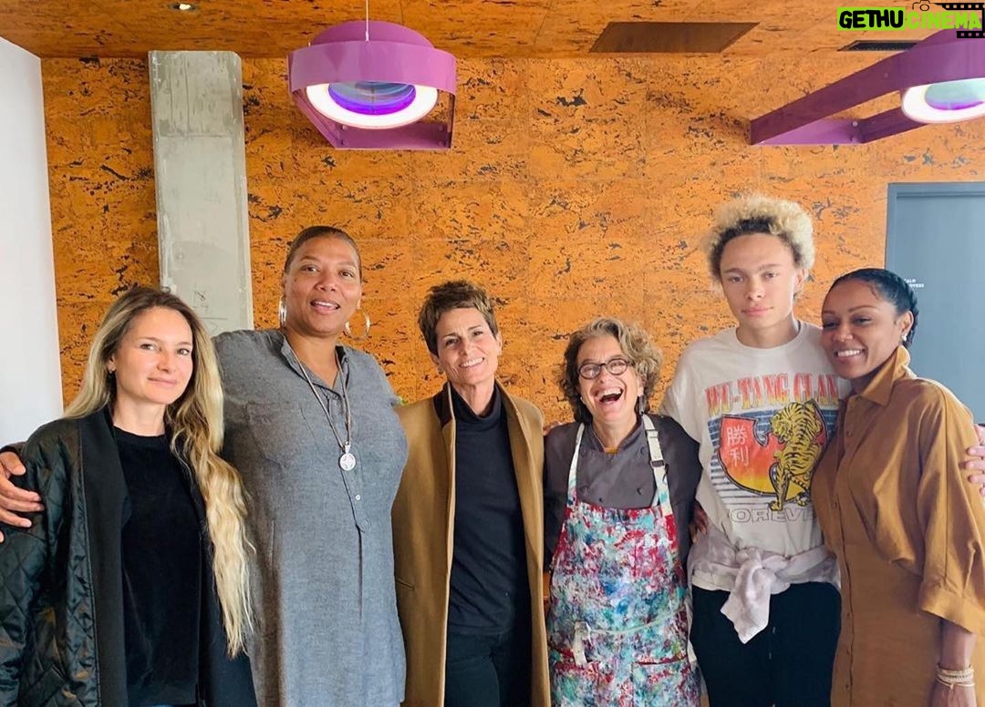 Queen Latifah Instagram - 😊 #Repost @lizlachman ・・・ The Queen (Latifah, that is) dropped by with some peeps today! #Socalo