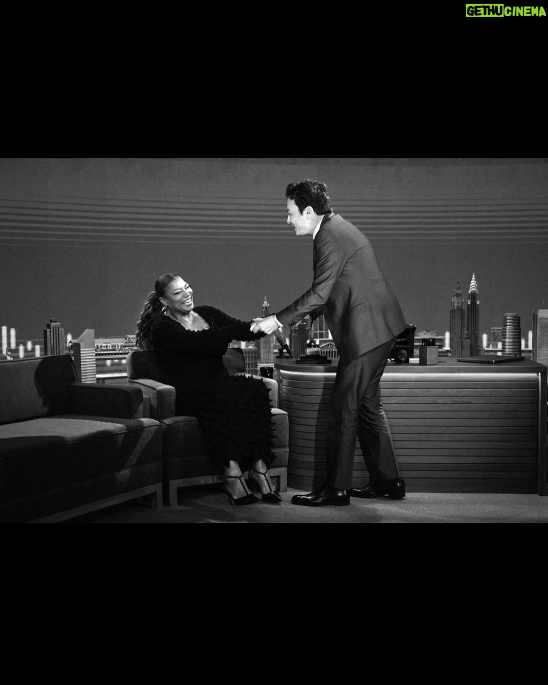 Queen Latifah Instagram - ✌🏽 @fallontonight . 📷: @toddowyoung