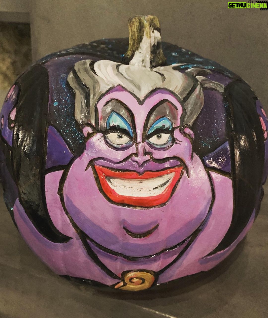 Queen Latifah Instagram - #Halloween may be over, but you can still get your Treats when I step into the role of #Ursula in #TheLittleMermaidLive on @abcnetwork this Tuesday 💜🖤💜