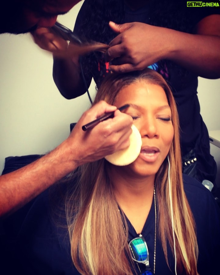 Queen Latifah Instagram - Multitasking with @iamsamfine and @kimblehaircare #glam #behindthescenes