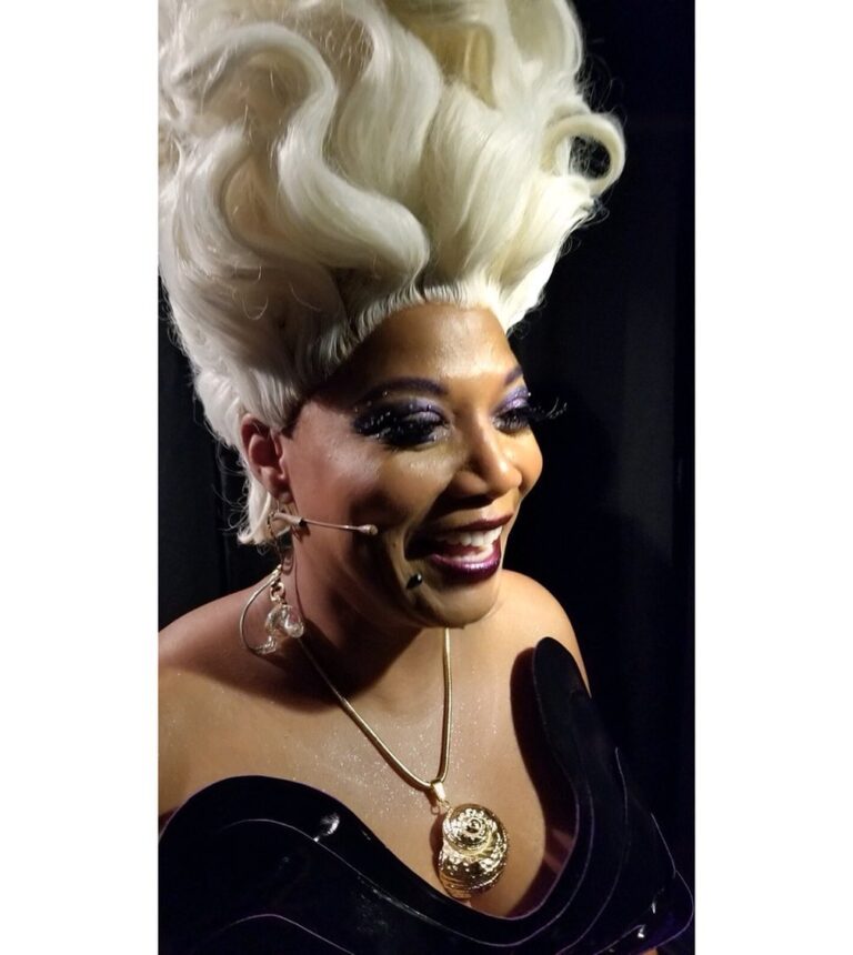 Queen Latifah Instagram - So much fun yesterday bringing Ursula to life 💜🖤💜 #TheLittleMermaidLive #ABC . . Makeup by @makeupbytym Wig by @curtiswilliam Nails by @kimmieKyees and @mobelisa Walt Disney Studios