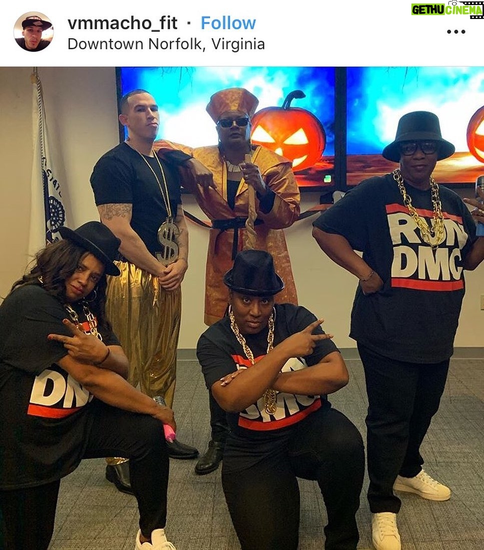 Queen Latifah Instagram - Yesss #setitoff tonight 🎃 love the costumes, have fun, and Happy Halloween ✌🏾