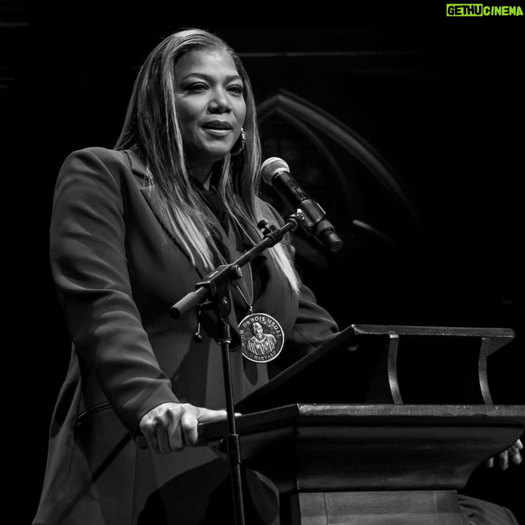 Queen Latifah Instagram - Thank you @hutchinscenter, it was an honor to receive the W.E.B. Du Bois medal 🖤 . . . 📸: @melissablackall Hutchins Center for African & African American Research