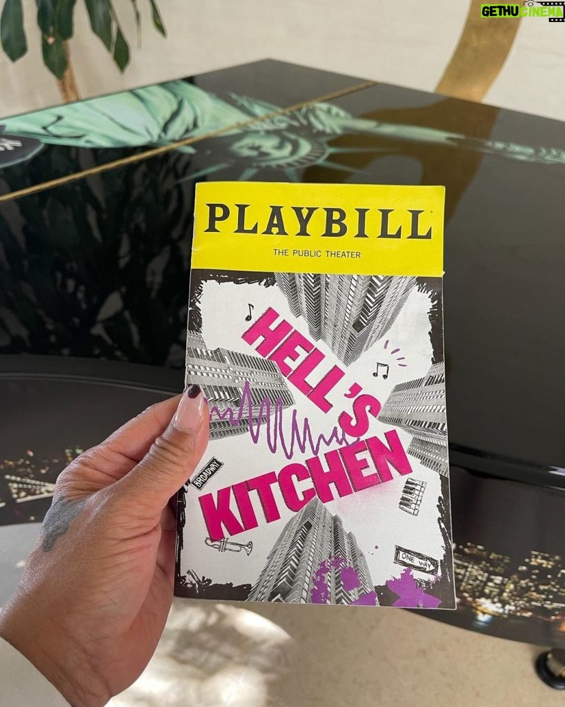 Queen Latifah Instagram - I’m so proud of my Sis @aliciakeys! What can’t you do? I’ve seen Hell’s Kitchen and y’all better get your shower voices ready because you will Definitely be singing during this play! 🔥🔥🔥