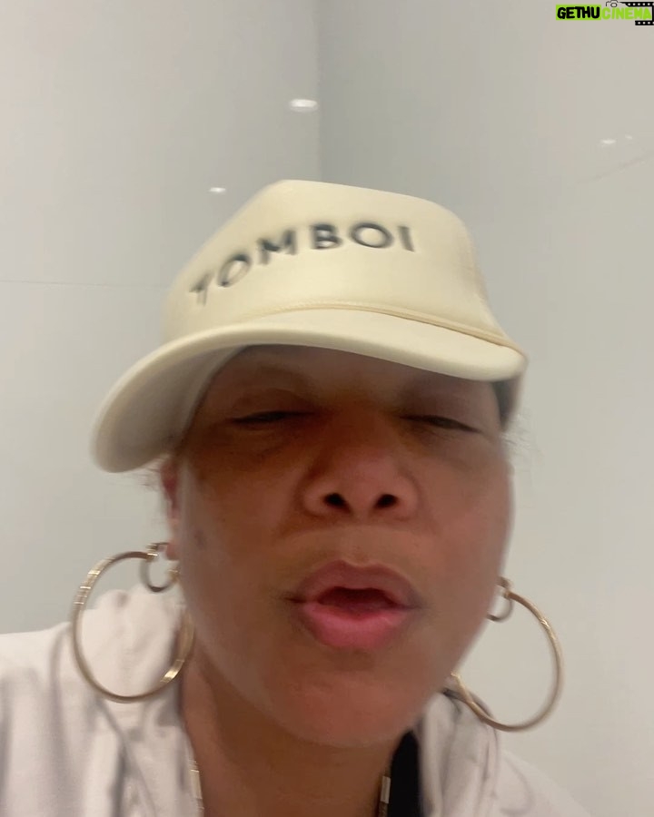 Queen Latifah Instagram - Happy last day of filming Equalizer season 3🙌🏽🙌🏽🙌🏽 thank you to the producers, Show runners , writers ,cast crew, NBC Universal, CBS And YOU the VIEWERS for taking us to the Top