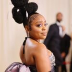 Quinta Brunson Instagram - Well. I went to my very first met gala. Thank you @prabalgurung for working with @bryonjavar to bring all 4’11” of me to the carpet. Thank you @voguemagazine for having me. Hair @alexander_armand Nails @customtnails1 Makeup @jessicasmalls Photos @gettyimages & @lewismirrett