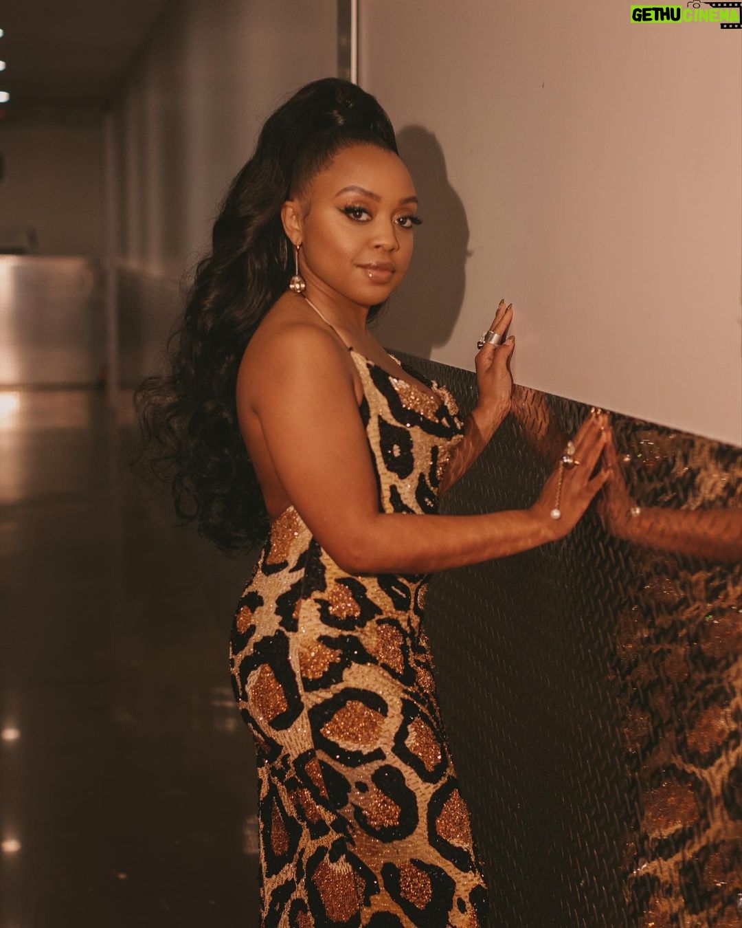 Quinta Brunson Instagram - Hosted Billboard women in music tonight :) Thank you for having me @billboard! Stylist: @bryonjavar Dress: @sergiohudson Jewelry: @germankabirski @lillianshalom Hair: @alexander_armand Makeup: @reneeloizmakeup Nails: @customtnails1 Photographer: @mr_dadams