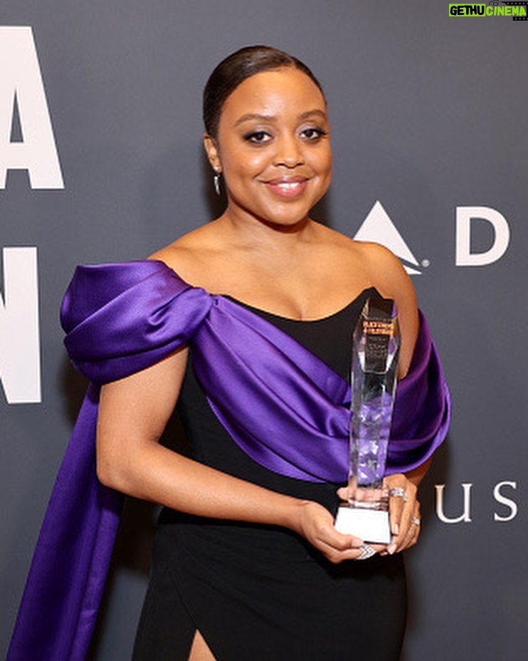 Quinta Brunson Instagram - Late post but it was an absolute joy to be honored at @criticschoice Annual Celebration of Black Cinema and receive the Actress Award in Television. incredible night with incredible people. Jewelry: @gabrielandco Dress: @csiriano Shoes: @stuartweitzman Hair: @alexander_armand Mua: @reneeloizmakeup Stylist: @bryonjavar
