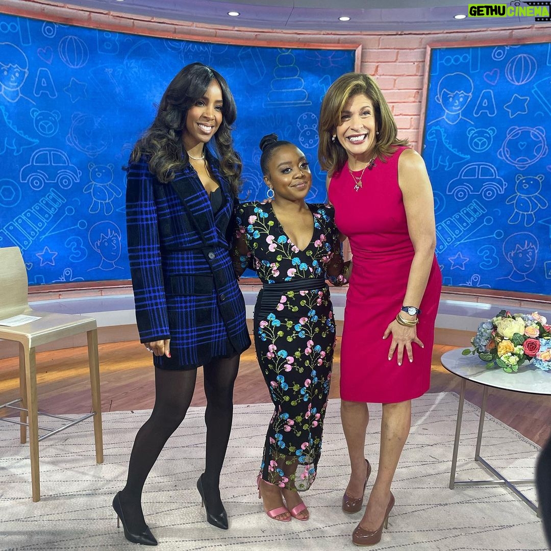 Quinta Brunson Instagram - Today Show with some baddies Hair: @hairbykmiller MUA: @reneeloizmakeup Styling: @bryonjavar Dress: @_zhivago_ Rockefeller Center
