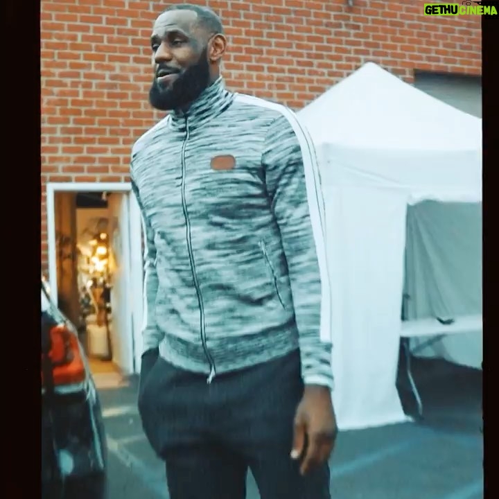 Quinta Brunson Instagram - A brand new epsiode of @uninterrupted ‘s The Shop is now on YouTube. Great conversation with great people. Go watch :)