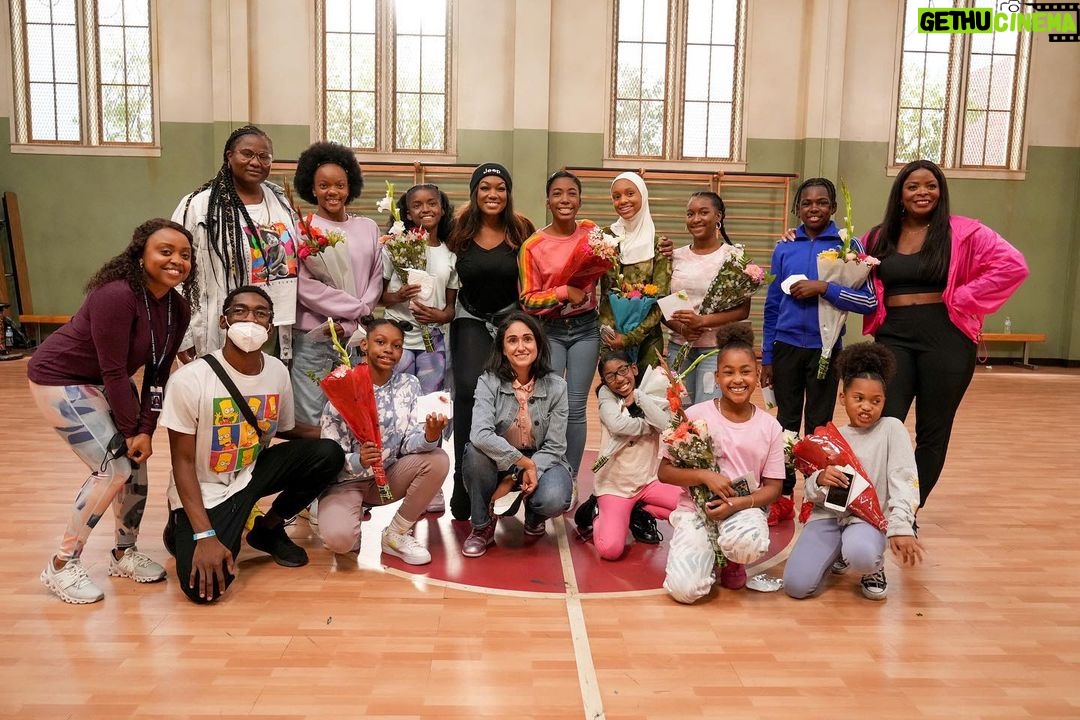 Quinta Brunson Instagram - The Abbott Steppers really 𝘴𝘵𝘦𝘱𝘱𝘦𝘥 up. If you missed it last week, you can stream it now on Hulu!