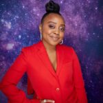 Quinta Brunson Instagram - Catch me on the Kelly Clarkson show today! Stylist: @bryonjavar Suit: @burberry Jewelry: @kaebykarrueche Shoes: @jessicarichcollection Hair: @larryjarahsims Makeup: @reneeloizmakeup Photo: @tayojr x @kellyclarksonshow