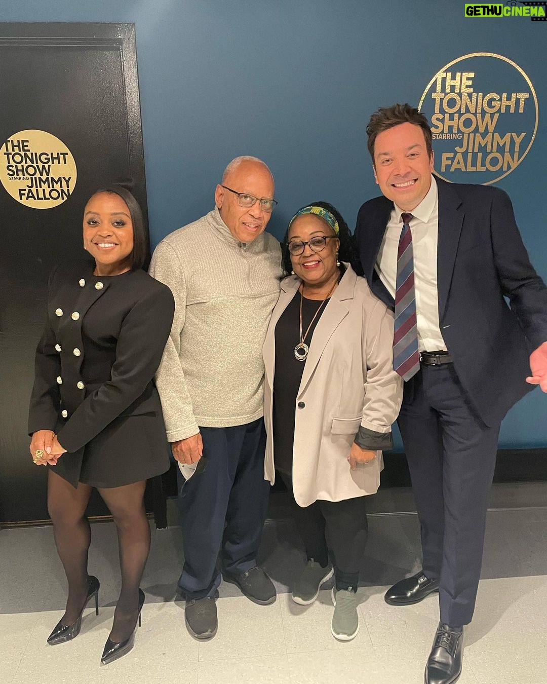 Quinta Brunson Instagram - Came to do Jimmy Fallon♥️ brought my parents, but I know they only came here to see Jimmy as you can see from the majority of the photos. Hair: @hairbykmiller mua: @reneeloizmakeup nails: @customtnails1 Styling: @bryonjavar Head to toe: @dolcegabbana 30 Rockefeller Plaza