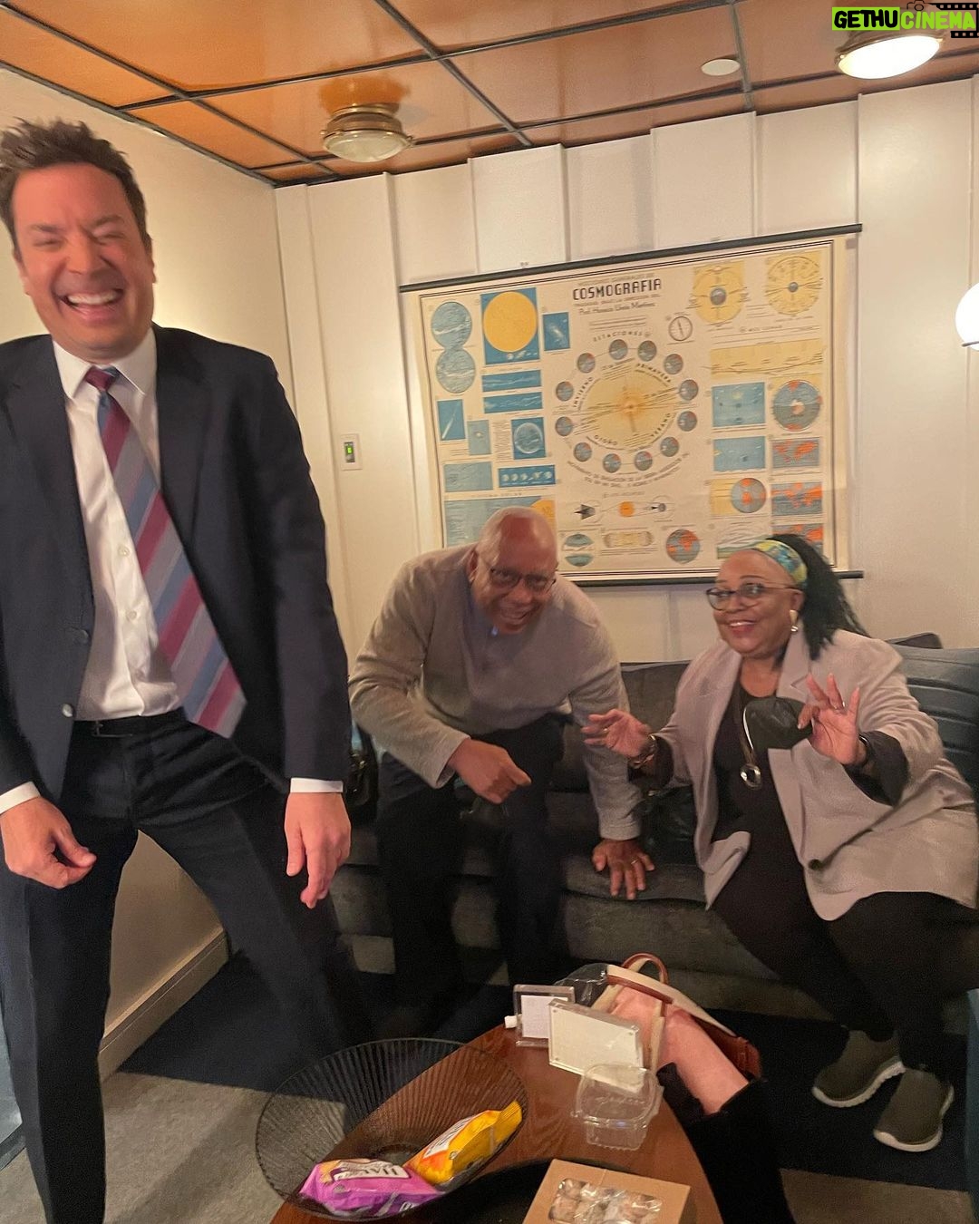 Quinta Brunson Instagram - Came to do Jimmy Fallon♥️ brought my parents, but I know they only came here to see Jimmy as you can see from the majority of the photos. Hair: @hairbykmiller mua: @reneeloizmakeup nails: @customtnails1 Styling: @bryonjavar Head to toe: @dolcegabbana 30 Rockefeller Plaza