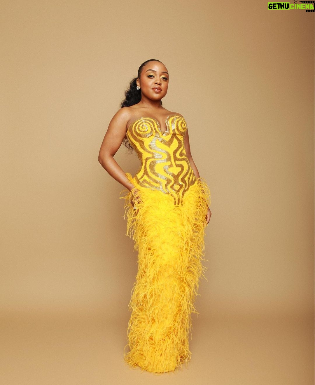 Quinta Brunson Instagram - @filmindependent awards was a delight! Thank you for this award and a great night with friends and peers. Hair: @alexander_armand Mua: @reneeloizmakeup stylist: @bryonjavar Photographer: @tyrenredd Dress: @alietteny